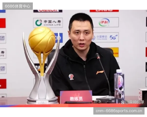 上海队主教练卢伟凭借带领球队取得常规赛冠军的优异战绩，当选最佳教练。